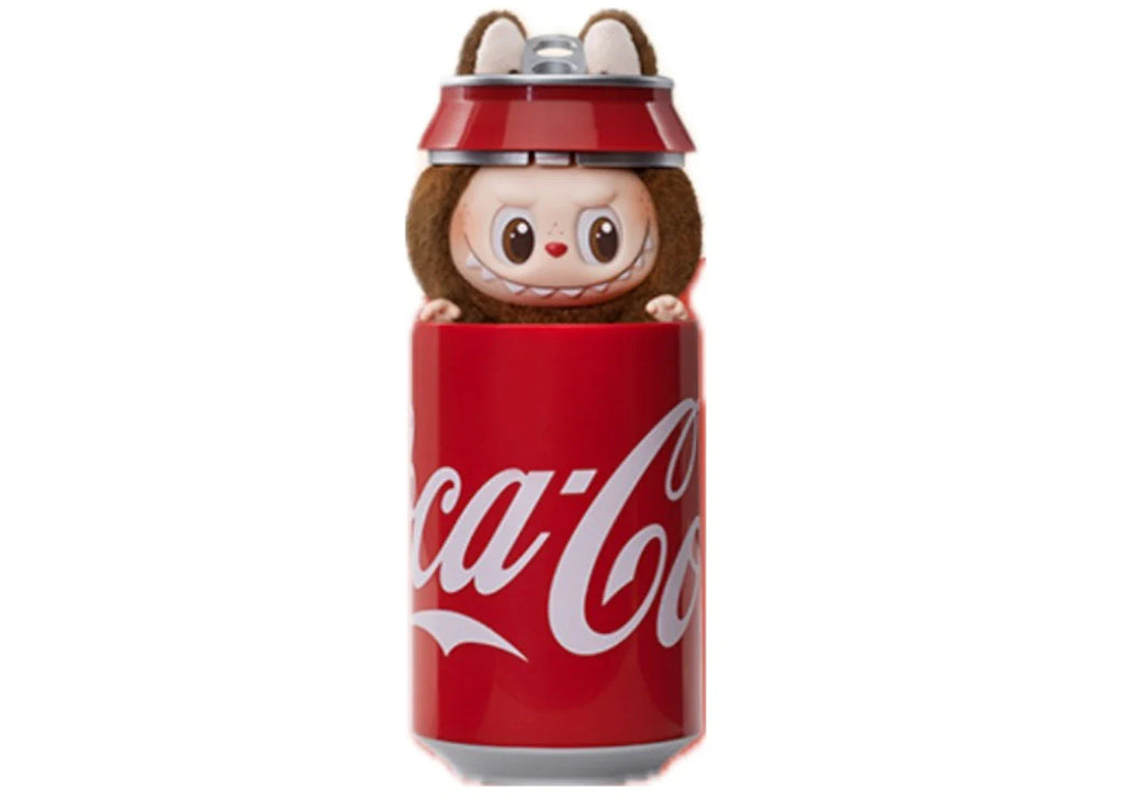 Découvrez la figurine Labubu x Coca-Cola en vinyle : design exclusif, édition limitée, parfaite pour collectionneurs de figurines pop et fans de Coca-Cola.